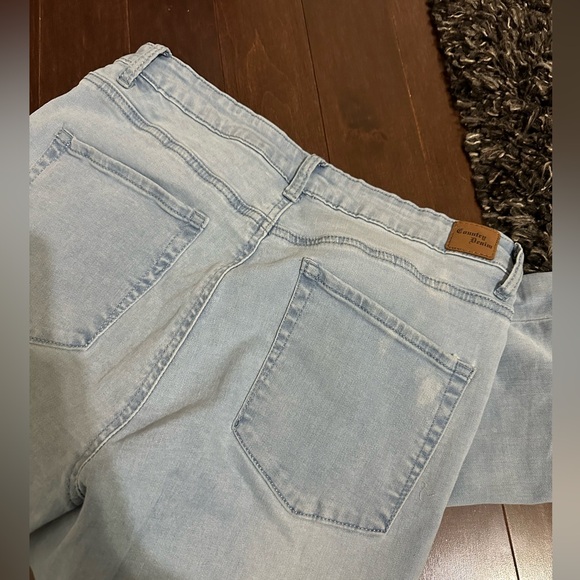 12- Light blue jeans - Picture 4 of 6